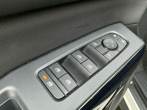 Used 2025 Nissan Pathfinder S image 19