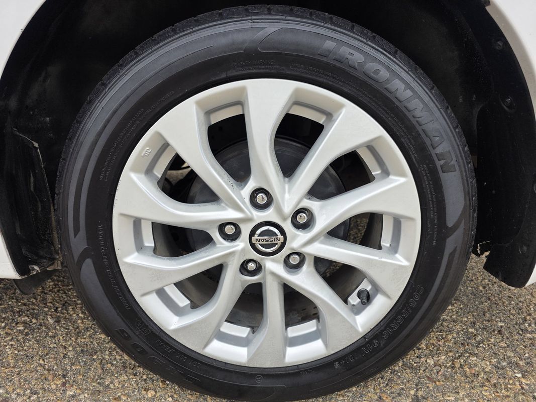Used 2016 Nissan Sentra SV w/ Style Package FWD image 41