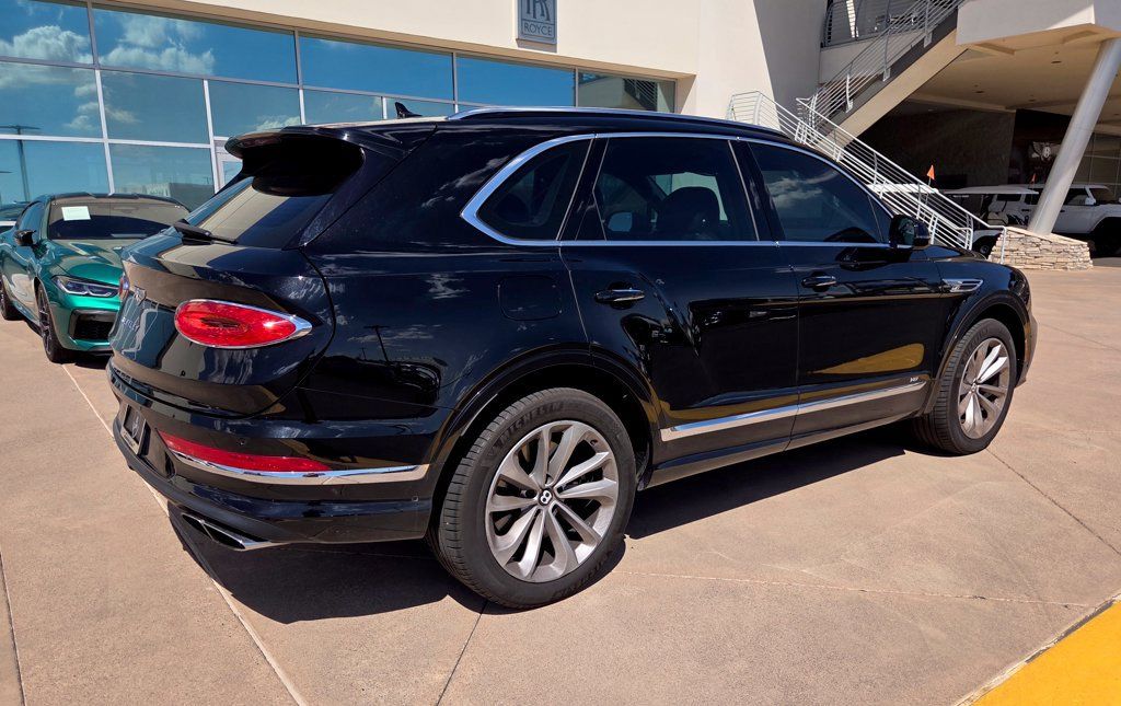 Used 2021 Bentley Bentayga AWD/4WD image 10