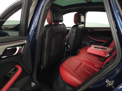 Used 2015 Porsche Macan Turbo image 30