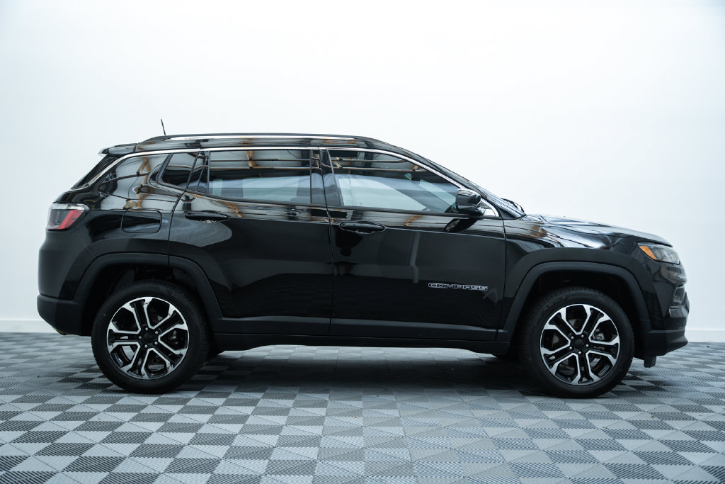 Used 2022 Jeep Compass Limited w/ Sun and Sound Group AWD/4WD image 4