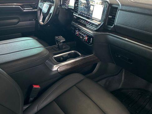 Used 2024 GMC Sierra 1500 Elevation w/ Elevation Premium Package AWD/4WD image 12