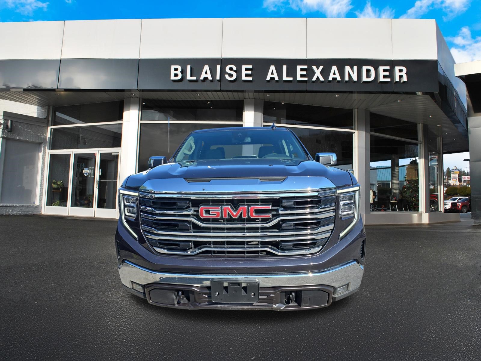 Used 2025 GMC Sierra 1500 SLT AWD/4WD image 9