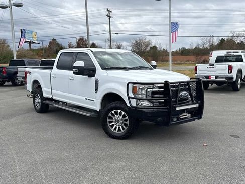 Used 2022 Ford F250 Lariat w/ Lariat Value Package image 2
