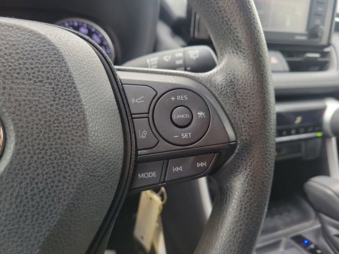 Used 2021 Toyota RAV4 LE AWD/4WD image 23