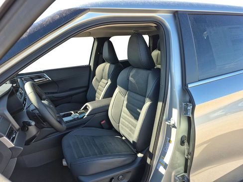 New 2026 Mitsubishi Outlander SE image 16