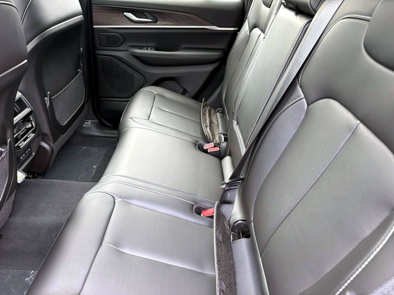 New 2027 Jeep Grand Cherokee Limited AWD/4WD image 6