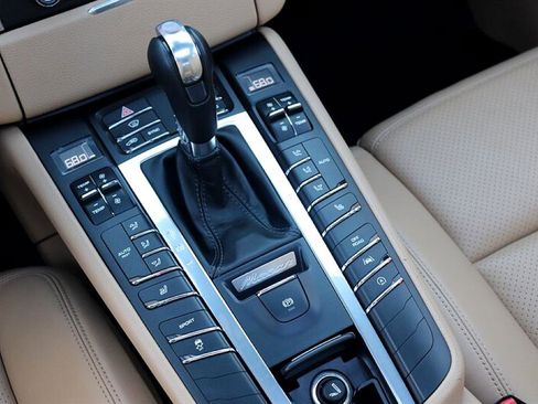 Used 2018 Porsche Macan S image 23