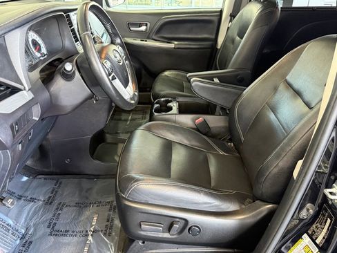 Certified 2018 Toyota Sienna SE w/ Carpet Mat Package image 19