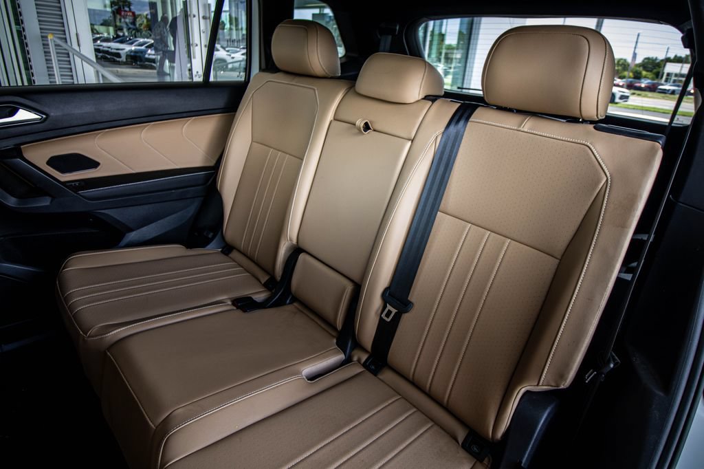 Certified 2024 Volkswagen Tiguan SE R-Line FWD image 27