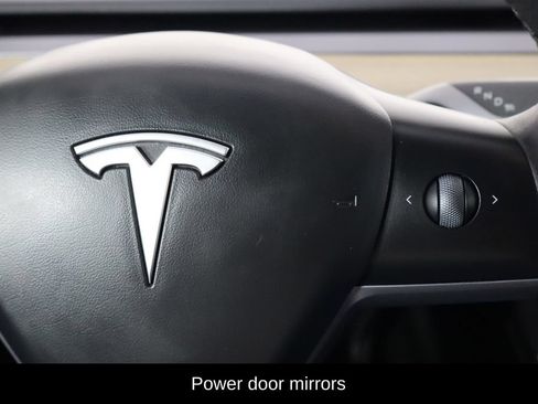 Used 2023 Tesla Model Y 2WD image 10