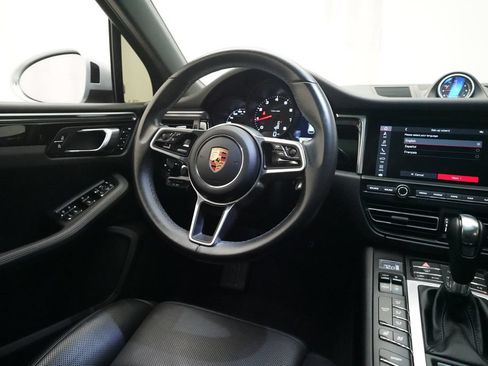 Used 2020 Porsche Macan AWD/4WD image 17