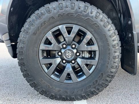 Used 2023 Toyota Tacoma SR5 RWD image 12