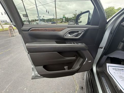 Used 2024 Chevrolet Tahoe Premier AWD/4WD image 13