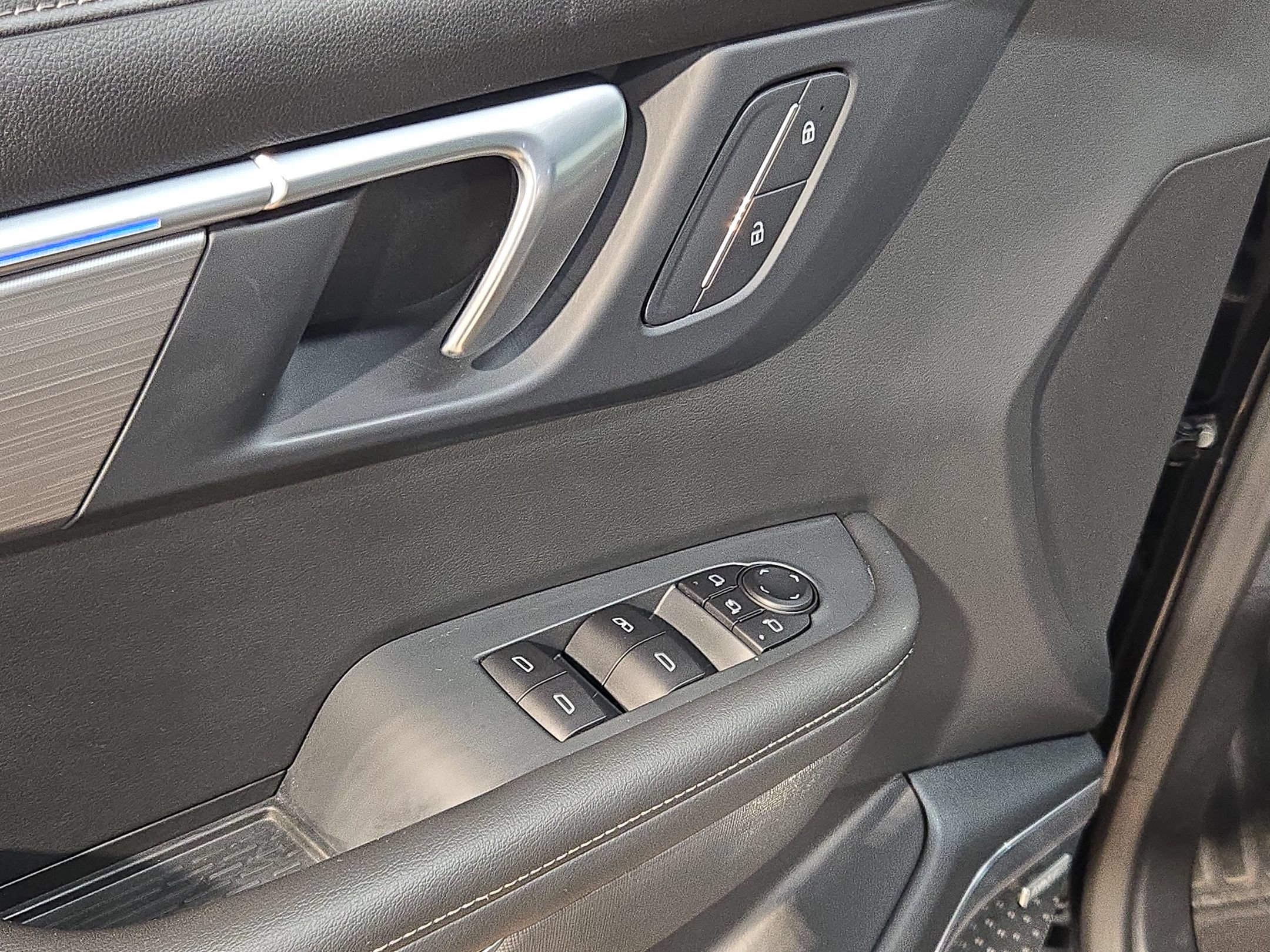 Used 2025 Buick Enclave Preferred FWD image 21