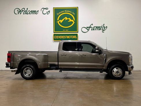 Used 2023 Ford F350 Lariat AWD/4WD image 2