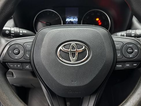 Used 2021 Toyota RAV4 XLE FWD image 19