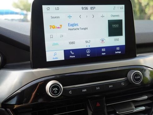Certified 2022 Ford Escape Titanium FWD image 24