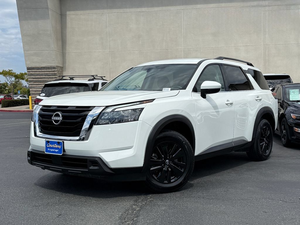 Used 2025 Nissan Pathfinder SV FWD image 2