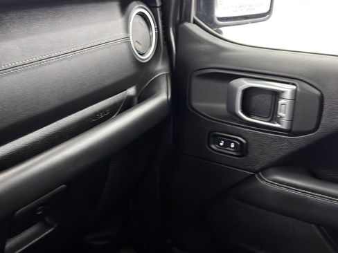 Used 2019 Jeep Wrangler Unlimited Sahara w/ Uconnect 4C Nav & Sound Group image 31