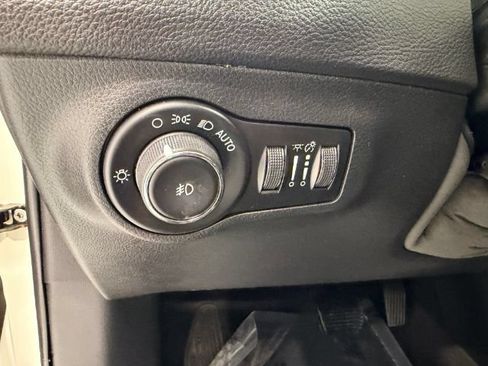 Used 2018 Jeep Compass Limited w/ Navigation Group AWD/4WD image 36