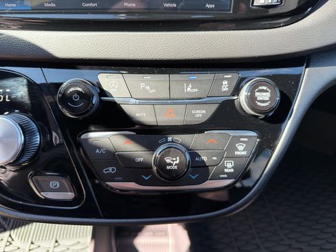 New 2026 Chrysler Voyager LX image 25