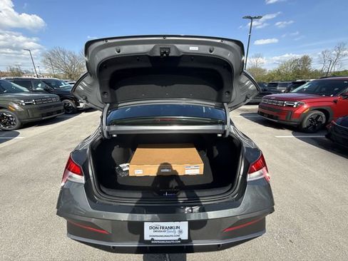 New 2026 Hyundai Elantra SE image 21