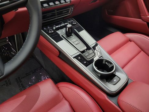 Used 2022 Porsche 911 Carrera image 11