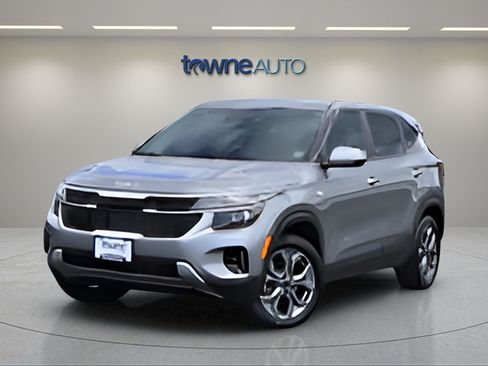 Used 2024 Kia Seltos LX AWD/4WD image 3