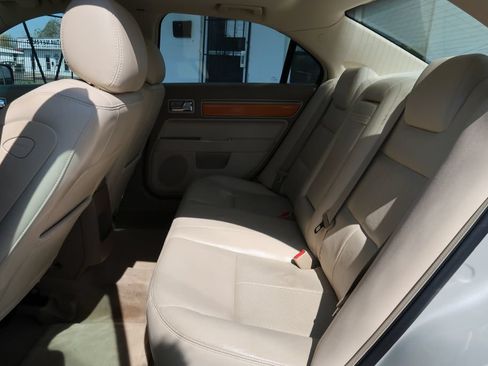 Used 2006 Lincoln Zephyr FWD image 7