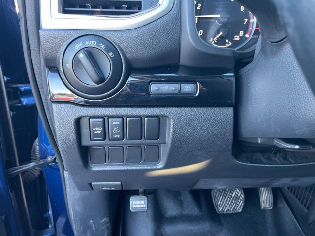 Used 2021 Nissan Titan SV w/ SV Convenience Package RWD image 29