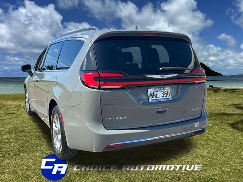 Used 2022 Chrysler Pacifica Limited image 5
