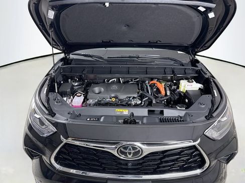 New 2026 Toyota Highlander Platinum image 28