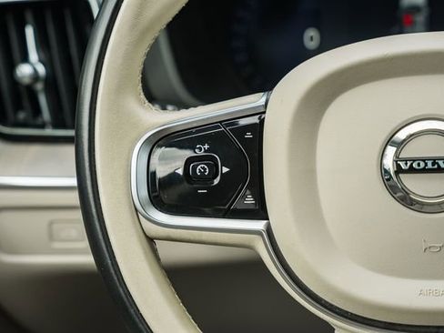 Certified 2023 Volvo XC60 B5 Ultimate w/ Climate Package AWD/4WD image 28