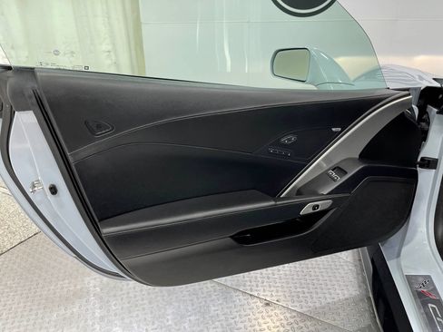 Used 2019 Chevrolet Corvette Stingray Coupe RWD image 13
