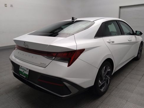 Used 2025 Hyundai Elantra Limited FWD image 9