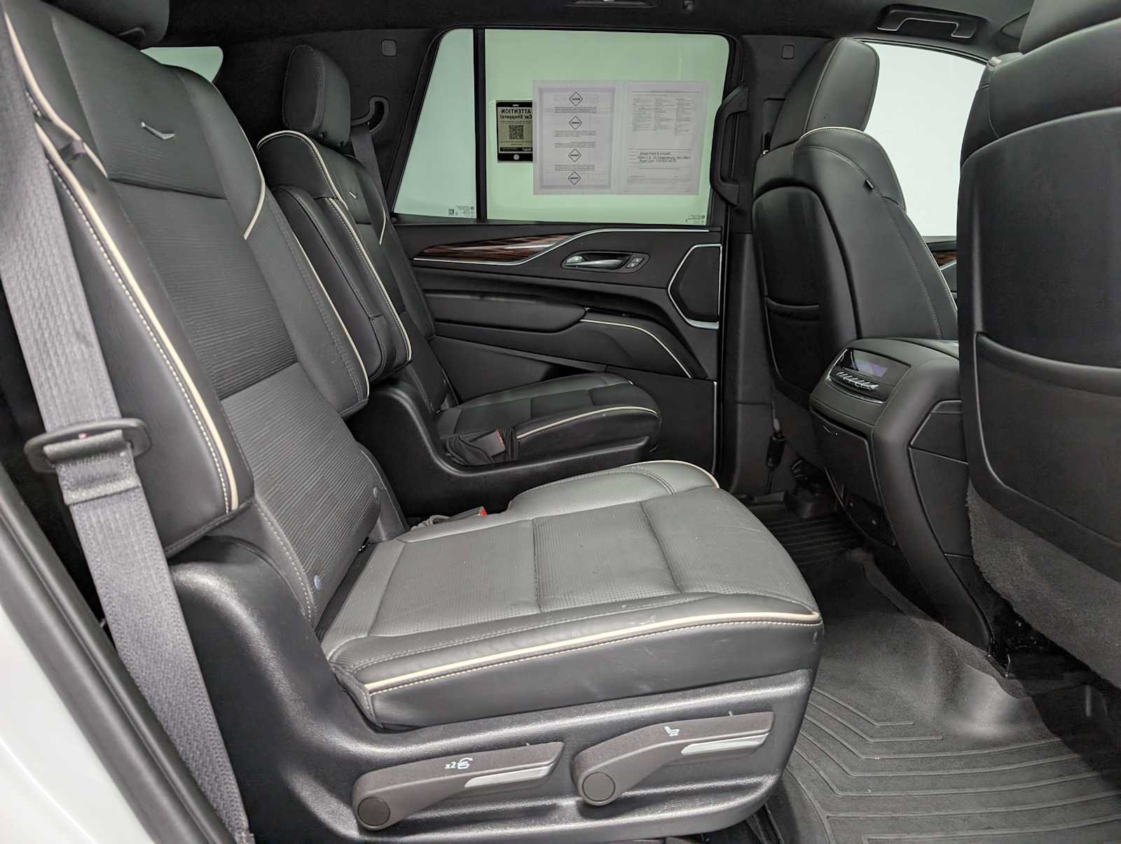 Used 2023 Cadillac Escalade Premium Luxury AWD/4WD image 46