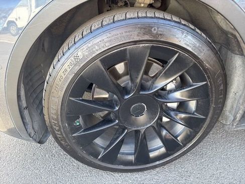 Used 2021 Tesla Model Y Long Range image 32