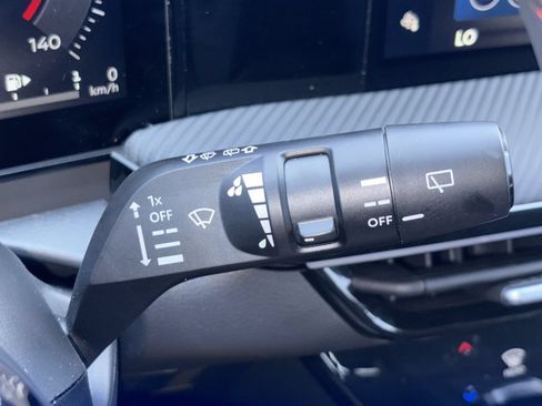 Certified 2025 Nissan Kicks SR FWD image 19