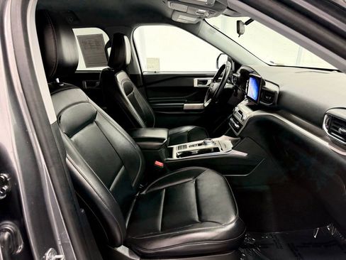 Used 2022 Ford Explorer XLT w/ Equipment Group 202A image 22