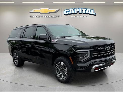 Used 2025 Chevrolet Suburban Z71 AWD/4WD image 7
