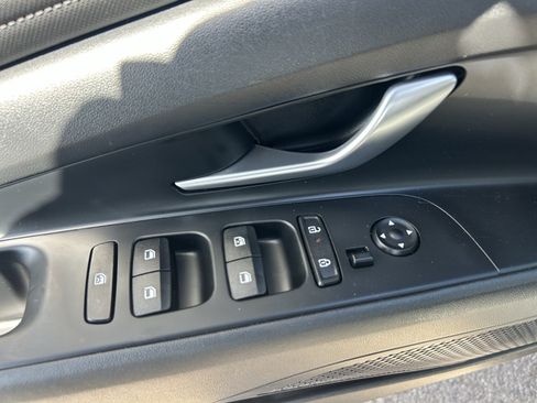 Used 2024 Hyundai Elantra Limited FWD image 28