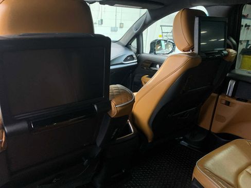 Used 2023 Chrysler Pacifica Pinnacle image 7