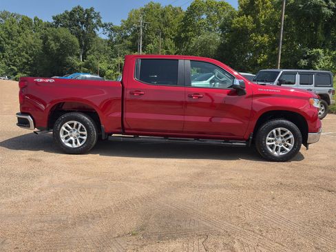 Used 2024 Chevrolet Silverado 1500 LT AWD/4WD image 3