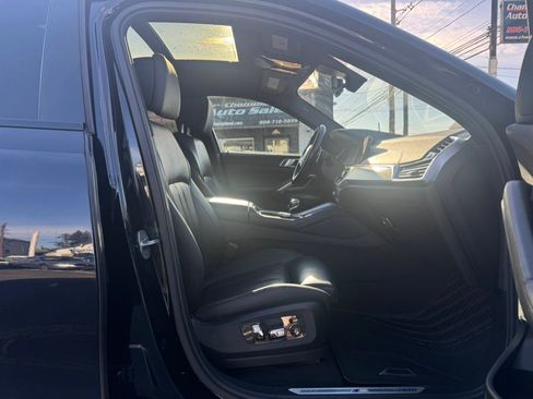 Used 2022 BMW X6 xDrive40i w/ M Sport Package image 25