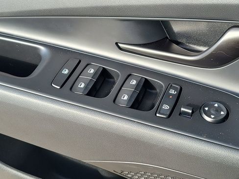 Used 2025 Hyundai Elantra Sport image 25