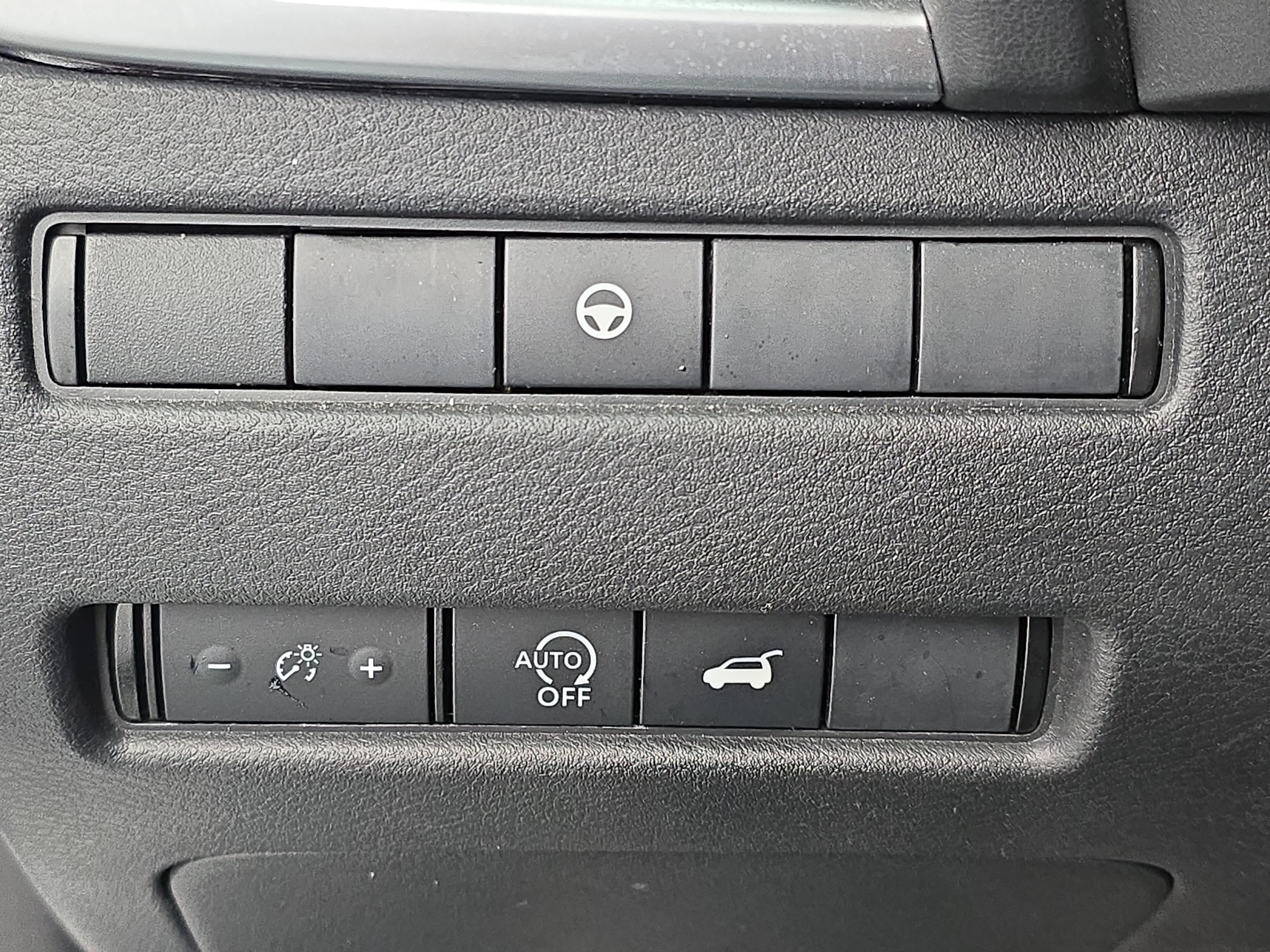 Certified 2025 Nissan Rogue SV FWD image 25