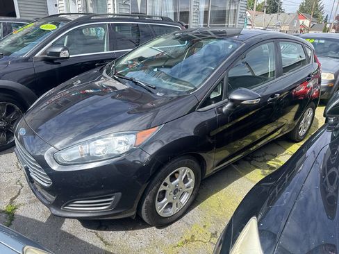 Used 2015 Ford Fiesta SE image 2