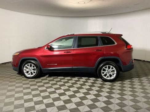 Used 2017 Jeep Cherokee Latitude FWD image 8