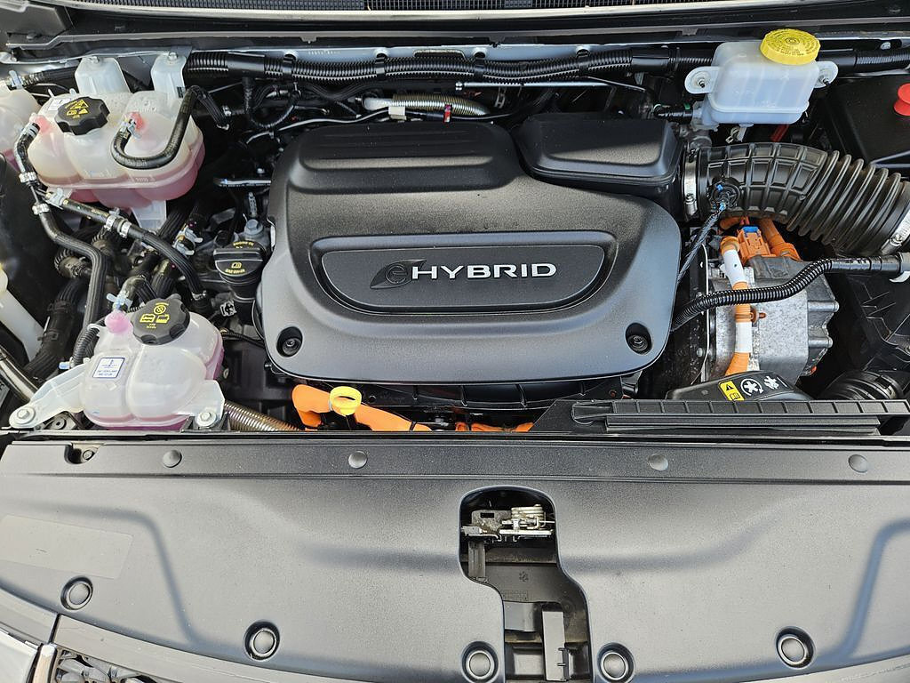 Used 2023 Chrysler Pacifica Touring-L FWD image 23